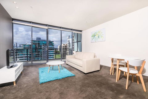 Albert Park City View Stylish 1 Bedroom Apartment - Accommodation NSW 3