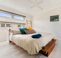 Alice's Palace 2-minute walk to lifeguard patrolled surf beach - Accommodation NSW