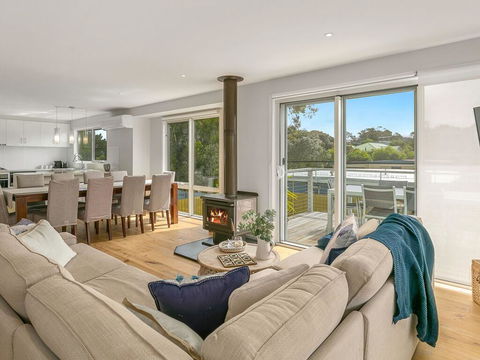 All Decked Out - Accommodation NSW 2