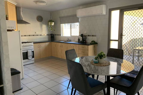 Andergrove Home With A Garden View-Wi-fi & Netflix - Accommodation NSW 2