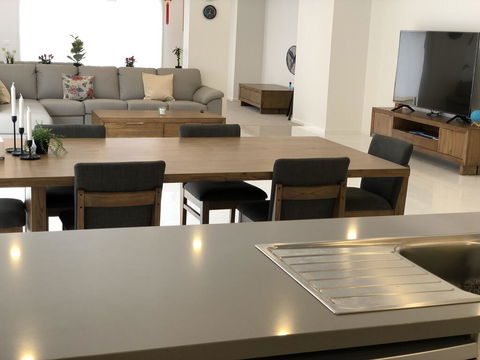 Apple House Upper Point Cook - Accommodation NSW 2