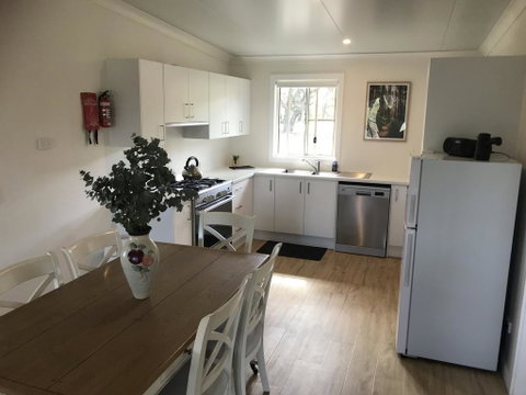 Arcadian Cabin - Southern Highlands River Retreat - Accommodation NSW 2