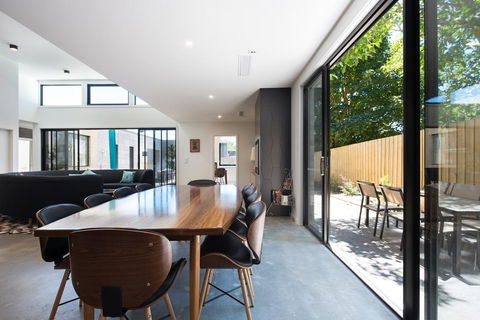 Arenas South - Accommodation NSW 1