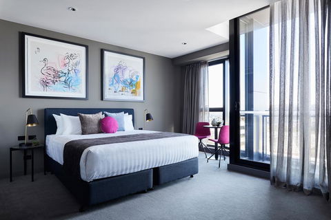 Art Series - The Chen - Accommodation NSW 2