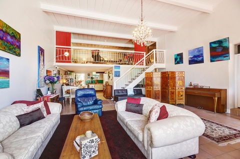 Arty Warehouse Apartment - Stroll To South Beach - Accommodation NSW 3