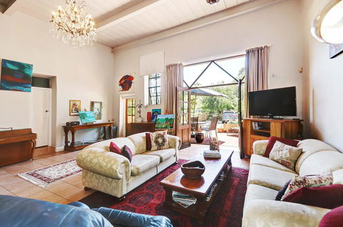 Arty Warehouse Apartment - Stroll To South Beach - Accommodation NSW 0