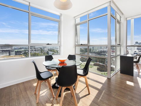 As The Sun Sets - Modern And Spacious 2BR Zetland Apartment Facing The Setting Sun - Accommodation NSW 1