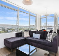 As the Sun Sets - Modern and Spacious 2BR Zetland Apartment Facing the Setting Sun - Accommodation NSW