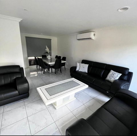 Luxurious Family Home - Accommodation NSW 2