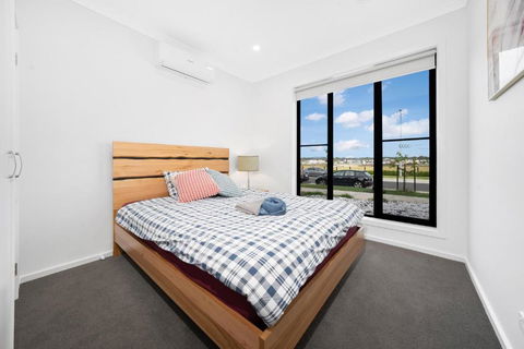 Luxury Home, Mall, Breezy, Comfy - Accommodation NSW 3