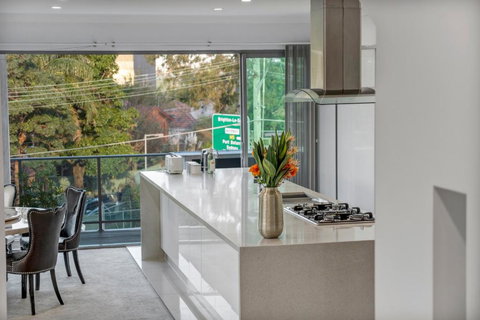 Luxury Retreat Sydney Airport Direct Train Line - Accommodation NSW 2