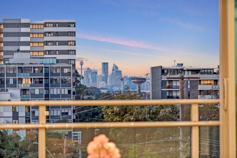 Luxury Retreat Sydney Airport Direct Train Line - Accommodation NSW 0