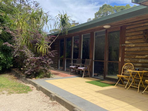 Mallacoota Log Cabins - Accommodation NSW 3