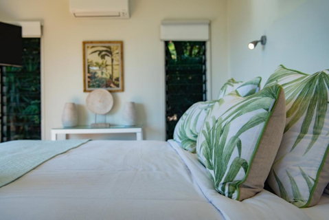 MANDALAY ESCAPE, SECLUSION & SERENITY WITH A POOL - Accommodation NSW 2