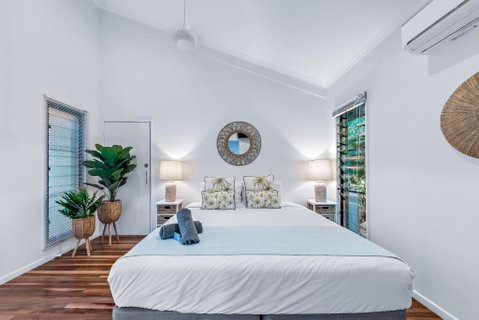 MANDALAY ESCAPE, SECLUSION & SERENITY WITH A POOL - Accommodation NSW 3