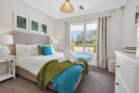 Mid Century 4 Bedroom Getaway In Barossa Vineyard - Accommodation NSW 1