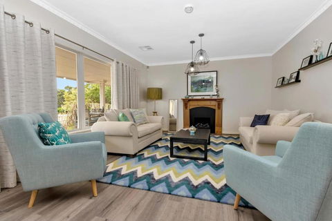 Mid Century 4 Bedroom Getaway In Barossa Vineyard - Accommodation NSW 0