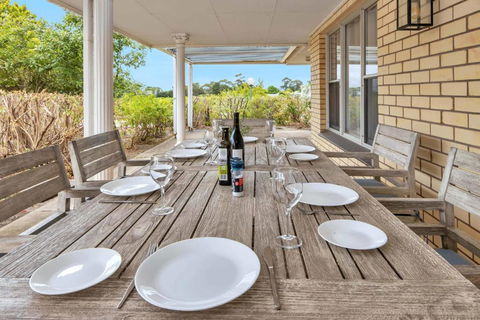 Mid Century 4 Bedroom Getaway In Barossa Vineyard - Accommodation NSW 3
