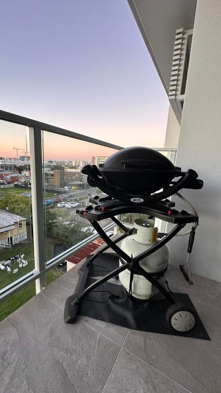 Modern 2-Bed 2-Bath - Walk To Hospital & Westfield - Accommodation NSW 1