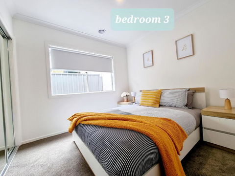 Minta Estate Berwick 4 Bedroom House, No Sharing - Accommodation NSW 3