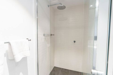 Modern 1 Bed Opposite Racecourse - Accommodation NSW 3