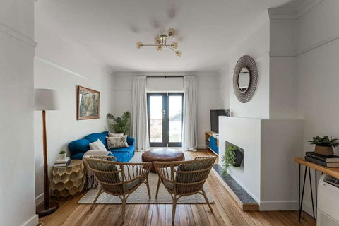 Modern 3-Bed Coastal Escape - Accommodation NSW 3