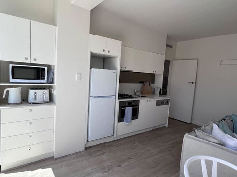 Modern Beach Oasis In Elwood Village - Accommodation NSW 2