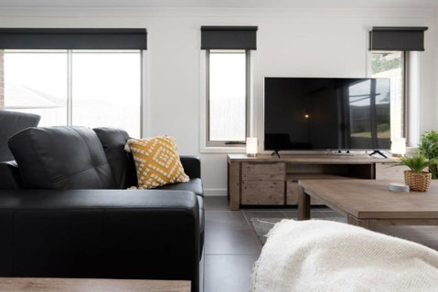 Modern Delight: Cosy Home With Parking - Accommodation NSW 0