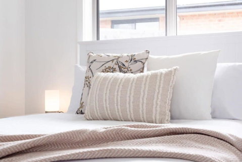 Modern Delight: Cosy Home With Parking - Accommodation NSW 1