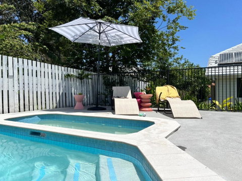 Modern Pool Oasis & Seaside Abode - Accommodation NSW 2