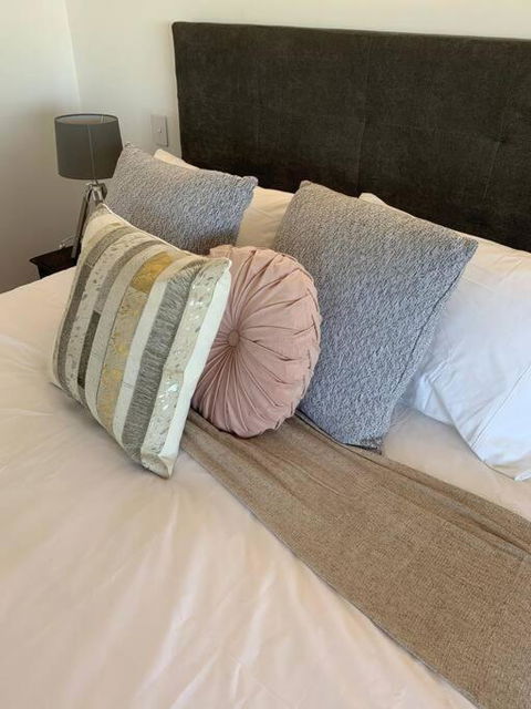 Modern Studio With Fabulous Views - Accommodation NSW 1