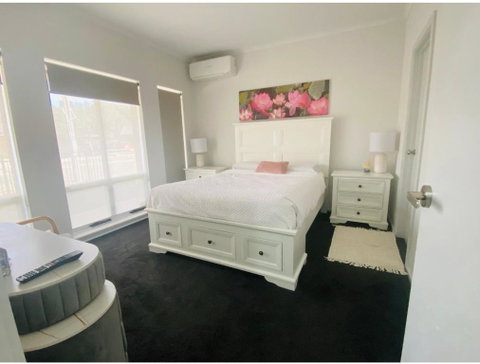Modern Private Room With Ensuite - Accommodation NSW 0