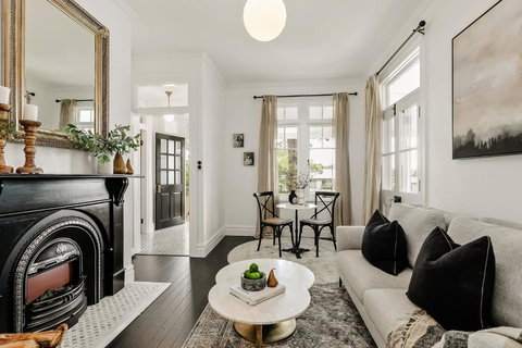 Narraweema Guesthouse - Historic Luxury BnB Retreat - Accommodation NSW 0