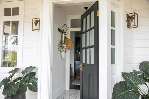 Narraweema Guesthouse - Historic Luxury BnB Retreat - Accommodation NSW 2