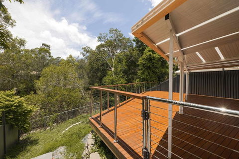 NEW 3BR Serene Creekside Retreat In Helensvale - Accommodation NSW 0