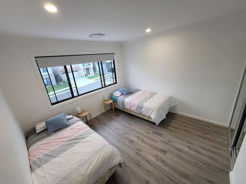New 5 Bedroom House In Rousehill - Accommodation NSW 3