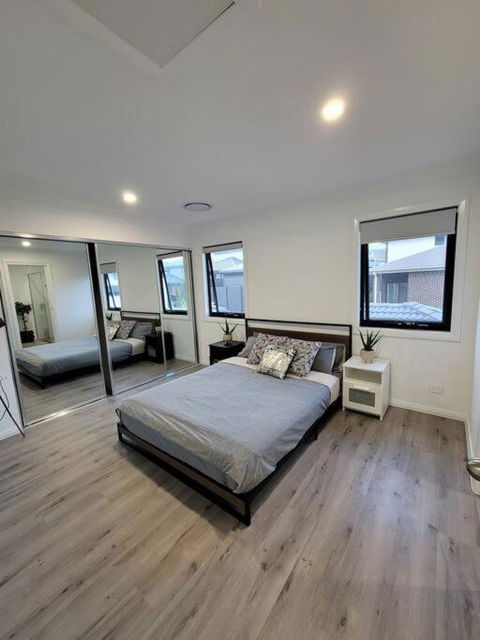 New 5 Bedroom House In Rousehill - Accommodation NSW 1