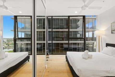 NEW Centrally Located High Level Studio Apartment - Accommodation NSW 1