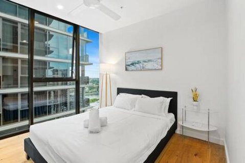 NEW Centrally Located High Level Studio Apartment - Accommodation NSW 3