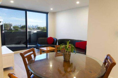 New Spacious 2 Bedroom With Gorgeous City Views - Accommodation NSW 2