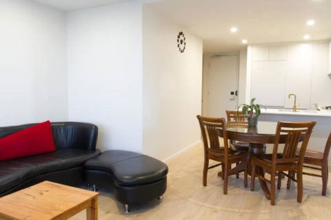 New Spacious 2 Bedroom With Gorgeous City Views - Accommodation NSW 3
