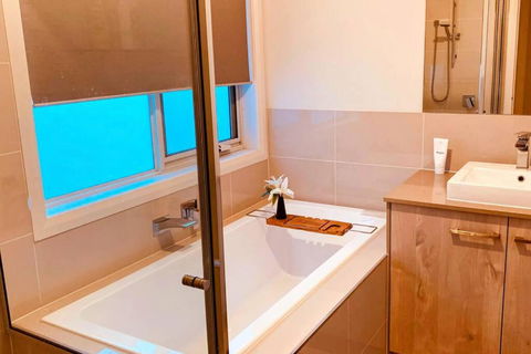 Newly Built Charming 4 BR House In Berwick Whole House - Accommodation NSW 3