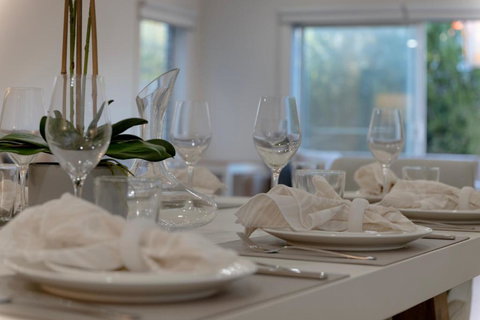 Newsom House - Stylish & Elegant Home With 4 King Beds - Accommodation NSW 1