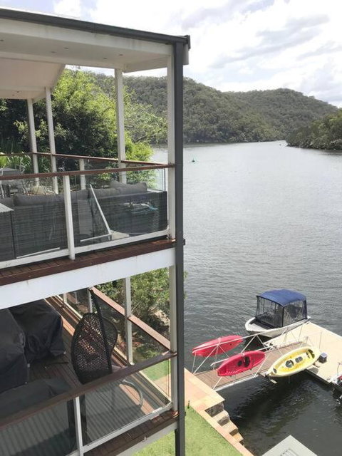 NINE At Berowra Waters, Luxury Waterfront With Hot Tub - Accommodation NSW 3