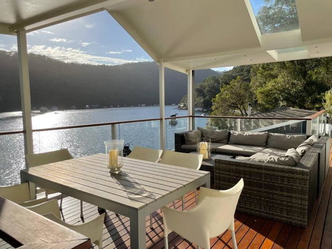 NINE At Berowra Waters, Luxury Waterfront With Hot Tub - Accommodation NSW 1