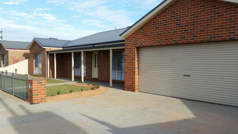 Numurkah Self Contained Apartments - The Saxton - Accommodation NSW 1