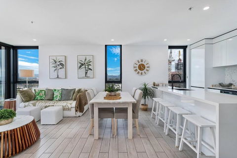 OPUS Apartment - Beach At Your Doorstep Short Walk To Light Rail - Accommodation NSW 3