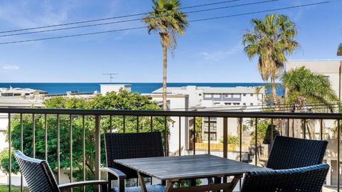 Oceanic Unit 4 Kings Beach QLD - Accommodation NSW 1