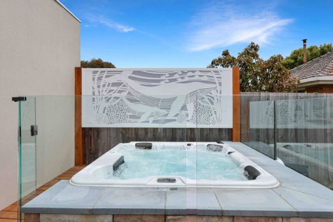 OG Spa Retreat- 3 Bedroom, Spa, Central, Aircon - Accommodation NSW 0