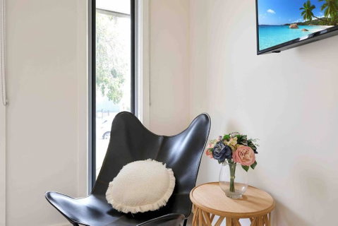 OG Spa Retreat- 3 Bedroom, Spa, Central, Aircon - Accommodation NSW 3
